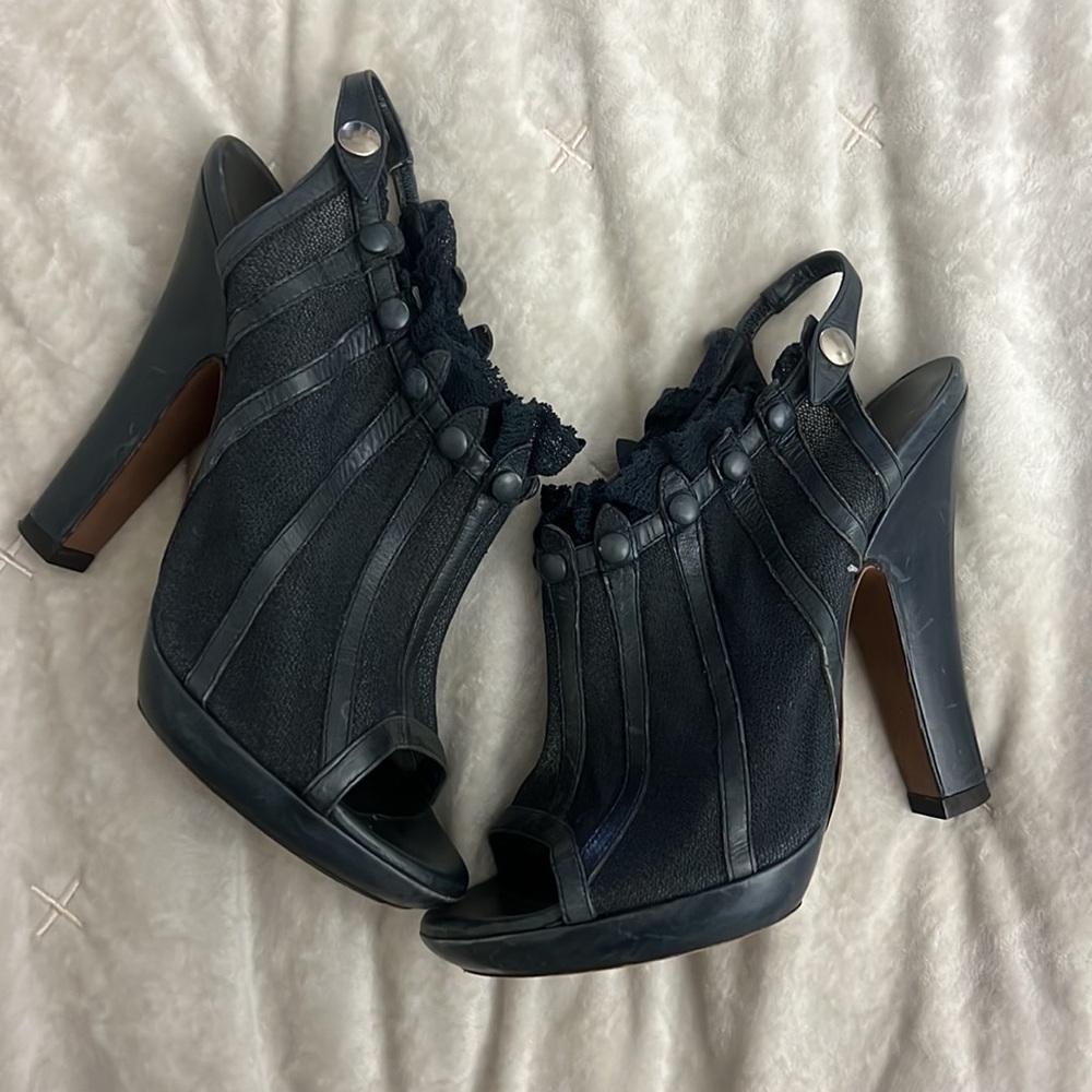 Nina Ricci heel